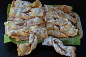 Lattughe "Chiacchiere" di Clop - Opera propria. Con licenza Pubblico dominio tramite Wikimedia Commons Lattughe "Chiacchiere" di Clop - Opera propria. Con licenza Pubblico dominio tramite Wikimedia Commons